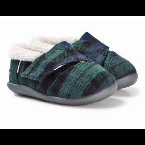 Toms plaid slippers with shearling lining